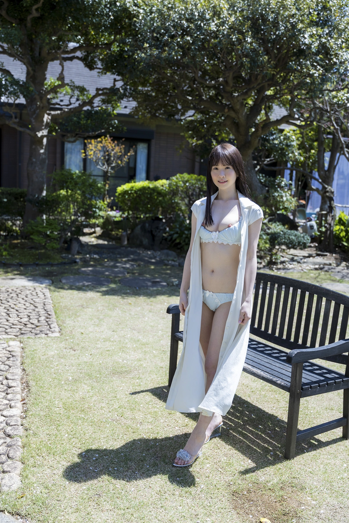 Emika Shirakami 白上咲花, ヌード写真集 「百花繚乱」 75