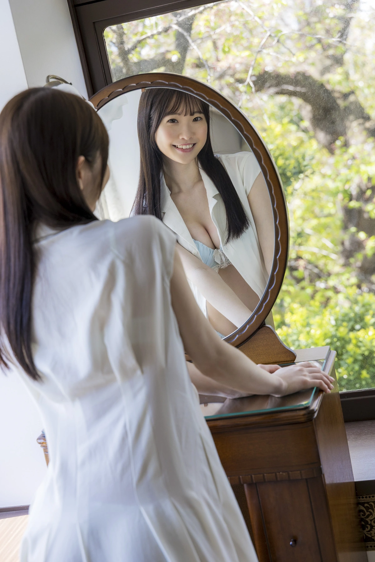 Emika Shirakami 白上咲花, ヌード写真集 「百花繚乱」 81
