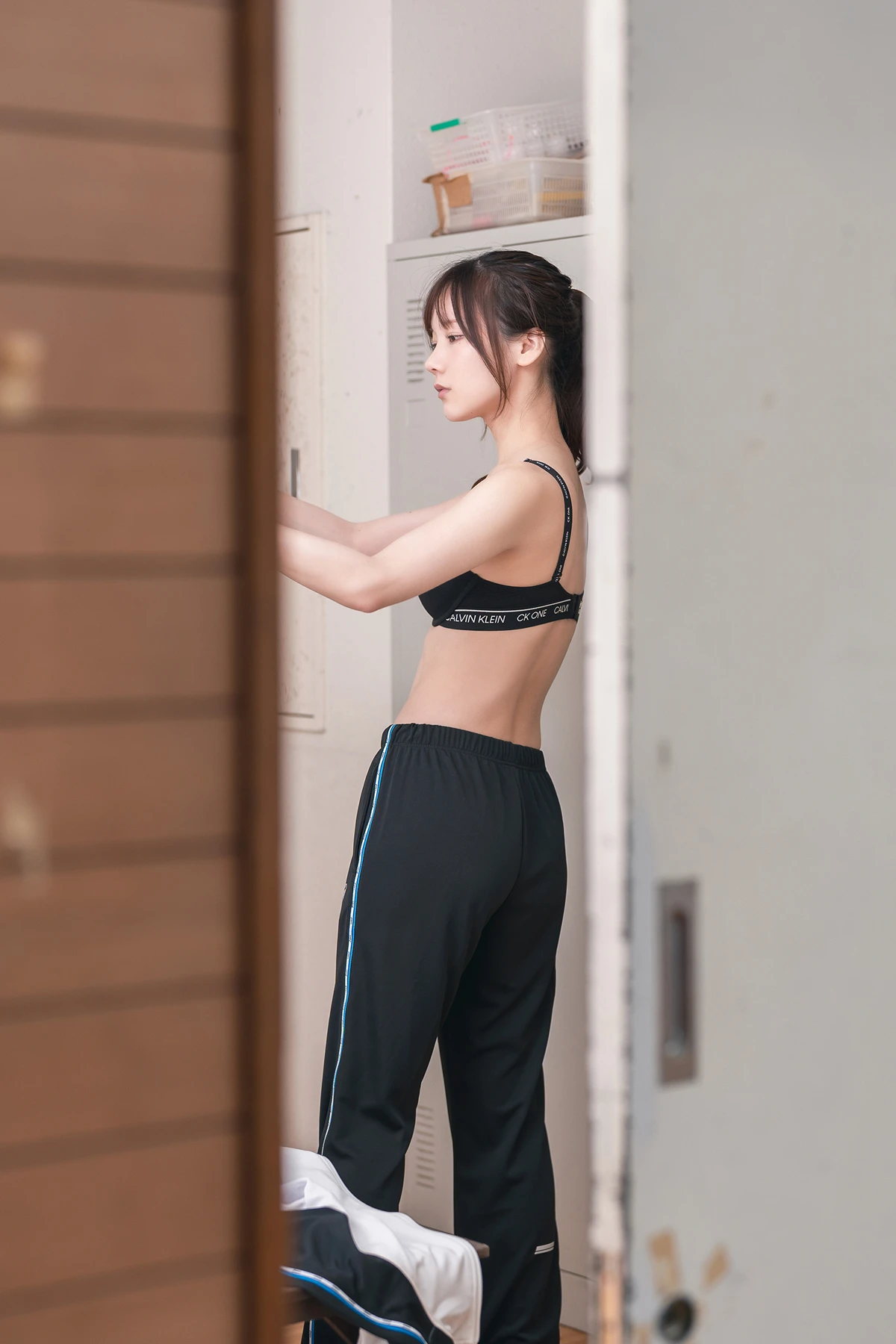 Kenken けんけん, 写真集 Fantia 「もしもけんけんが〇〇先生だったら」 Set.03 43