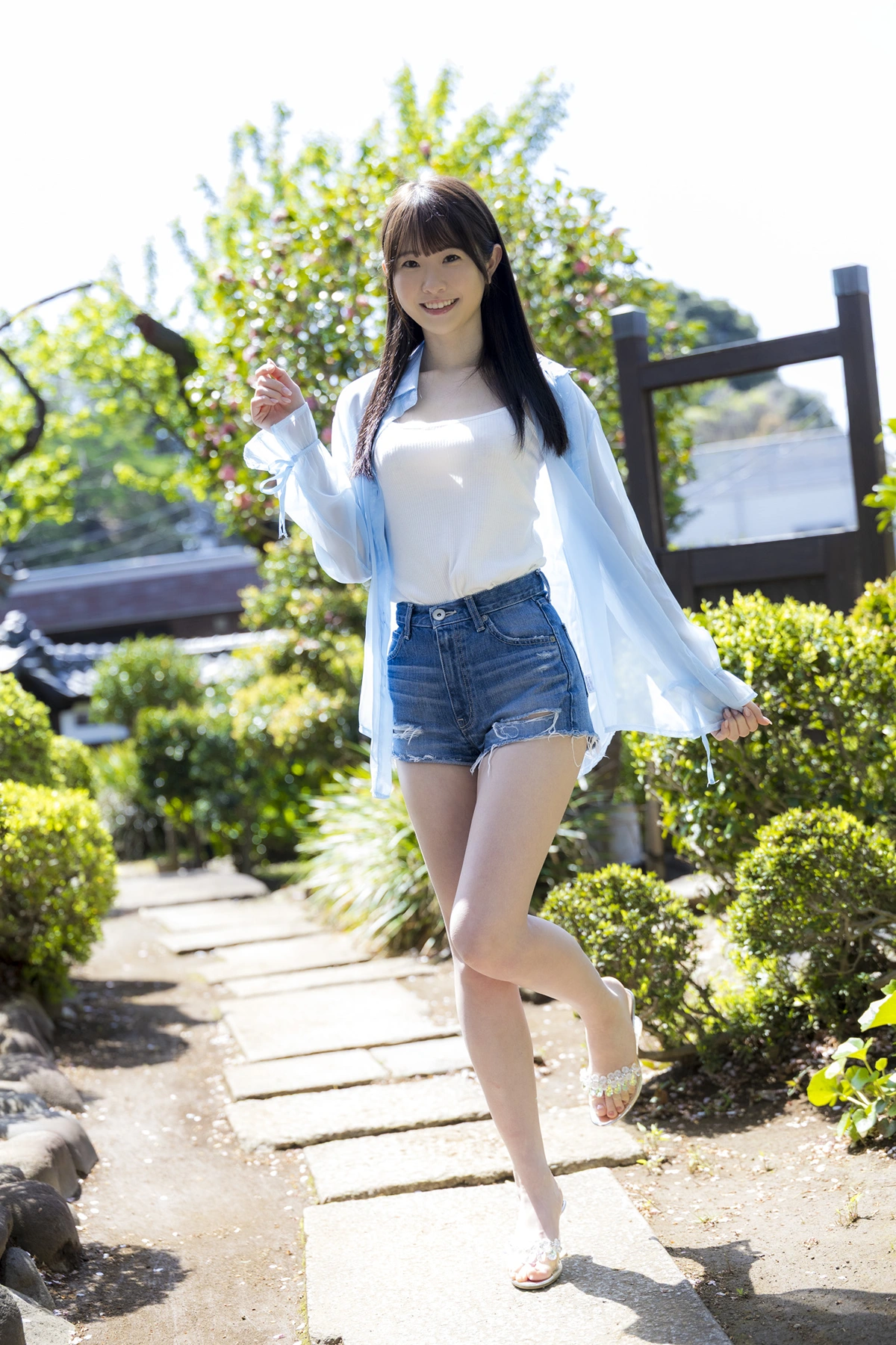 Emika Shirakami 白上咲花, ヌード写真集 「百花繚乱」 4