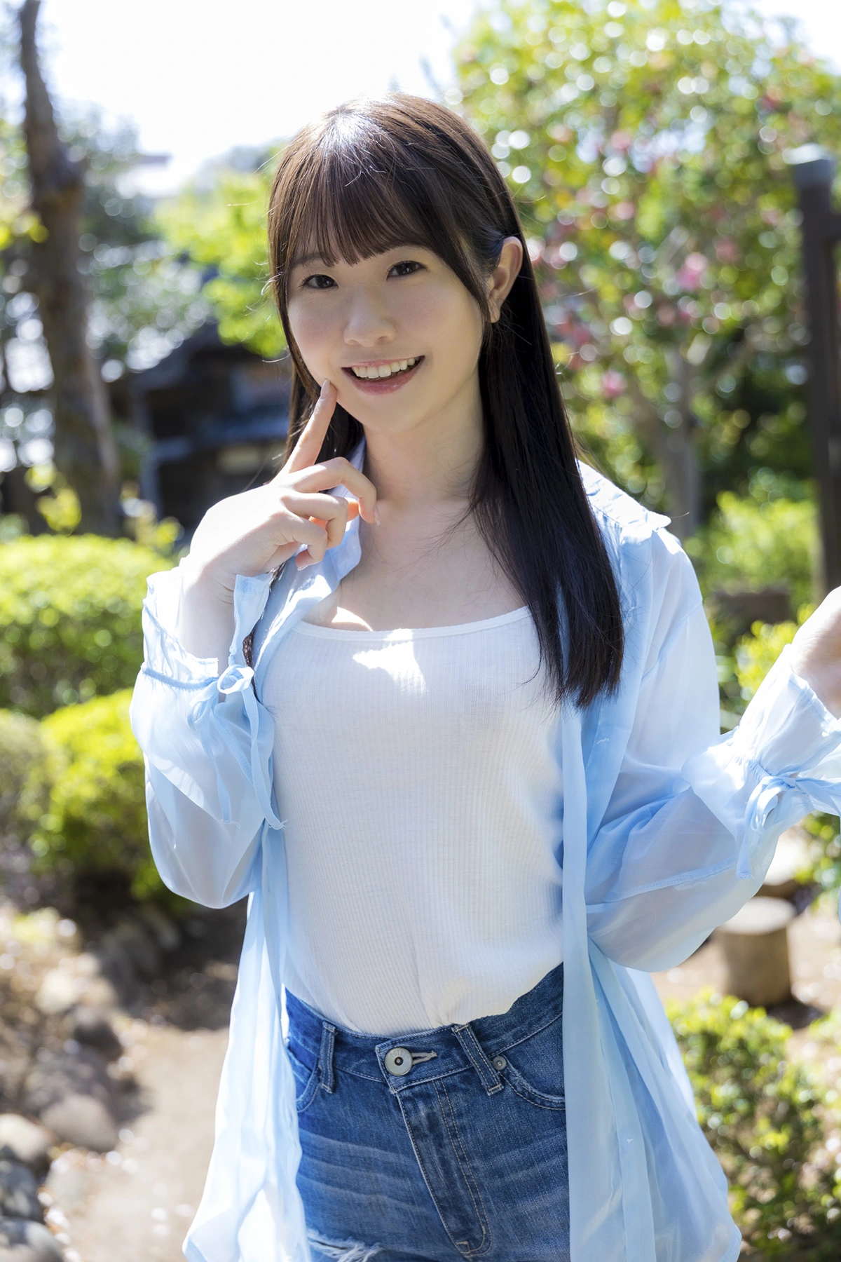 Emika Shirakami 白上咲花, ヌード写真集 「百花繚乱」 3